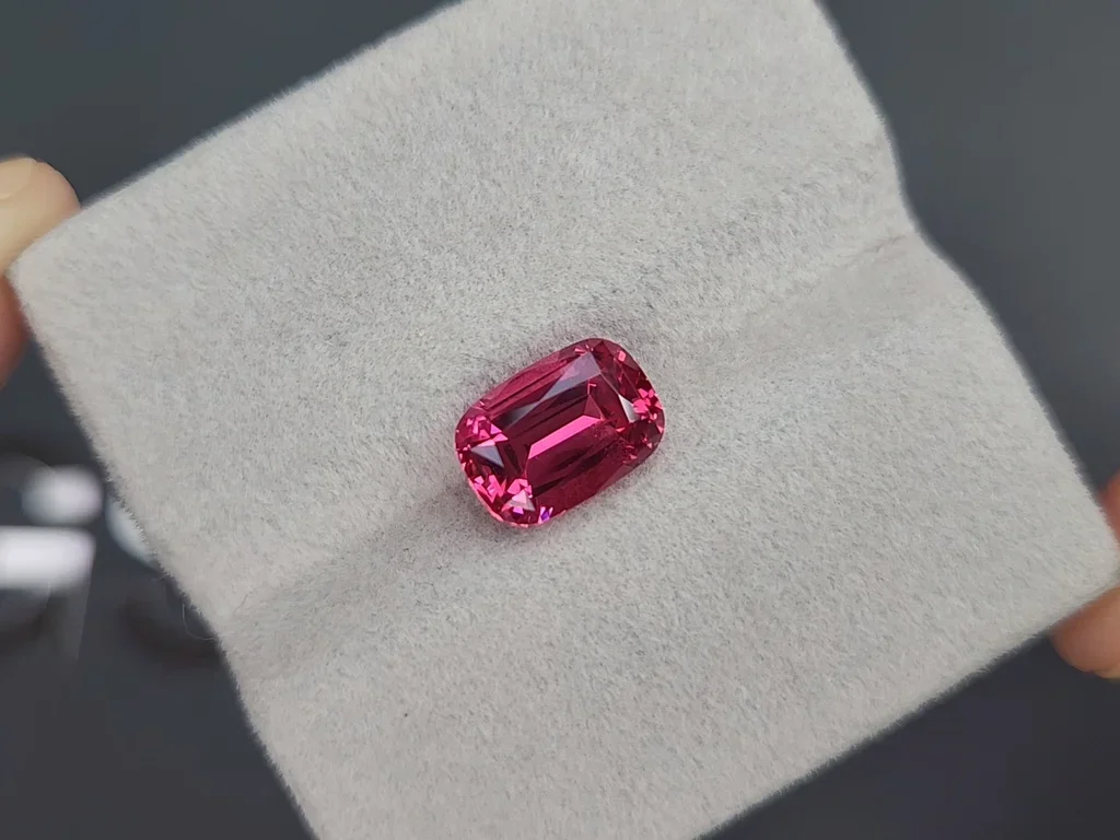 Spinel Mahenge Vivid Pink cushion cut 3.52 carats, Tanzania Image №4