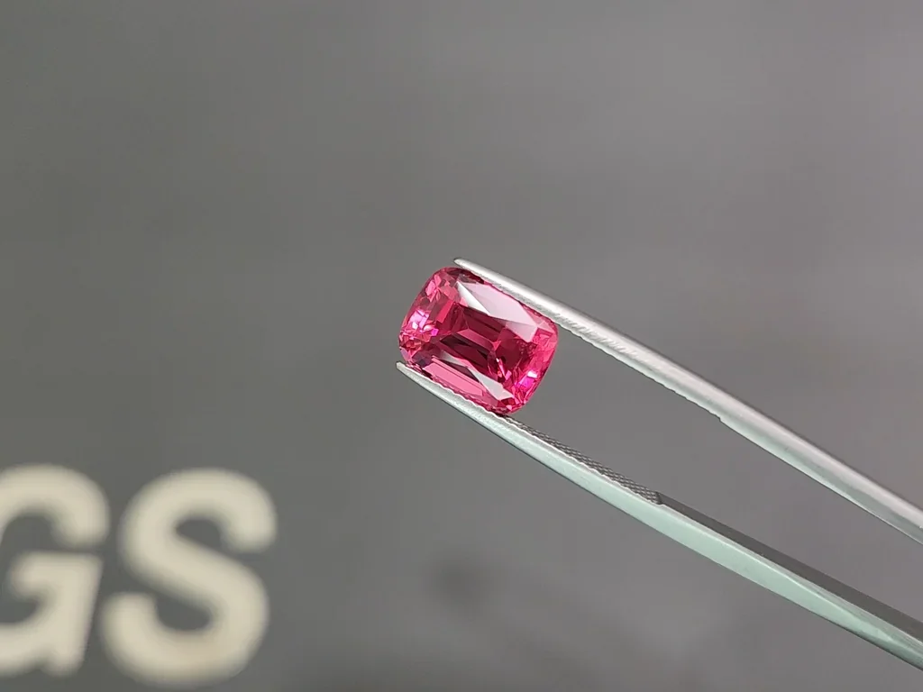Spinel Mahenge Vibrant pink red cushion cut 4.73 carats, Tanzania   Image №3