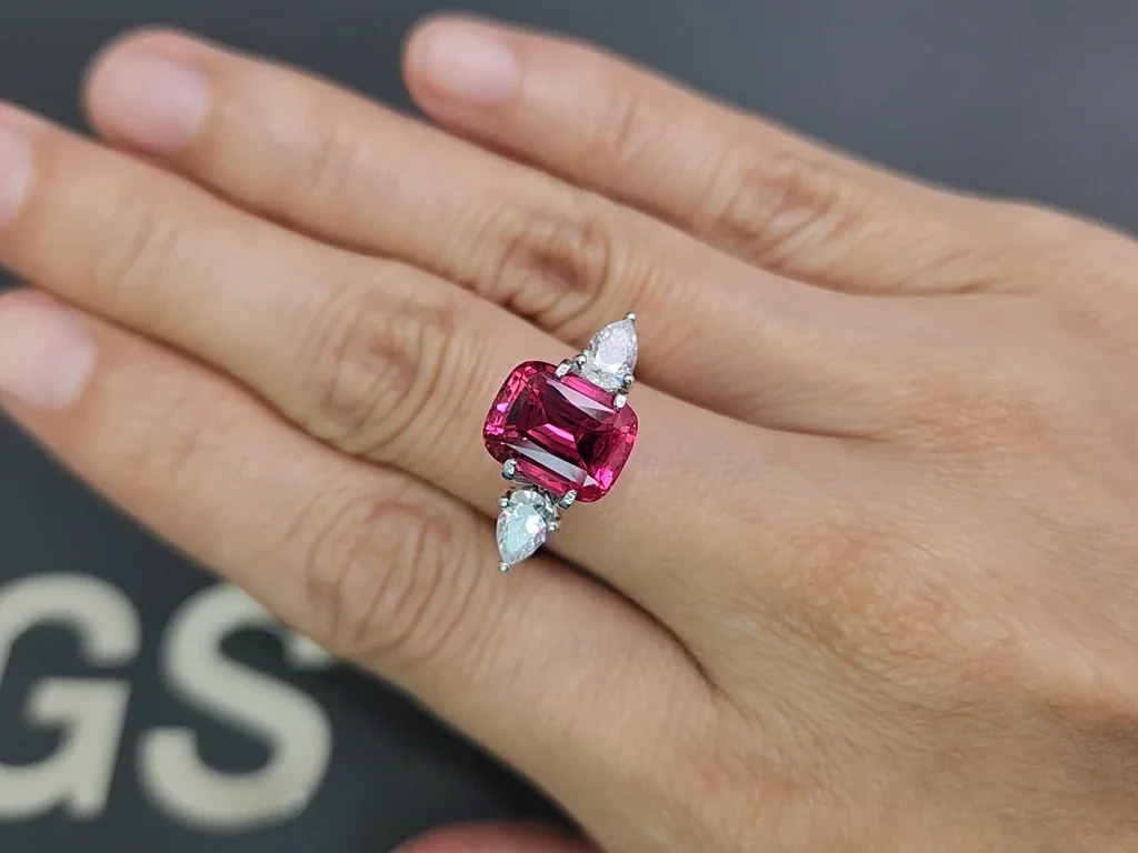 Spinel Mahenge Vibrant pink red cushion cut 4.73 carats, Tanzania   Image №5