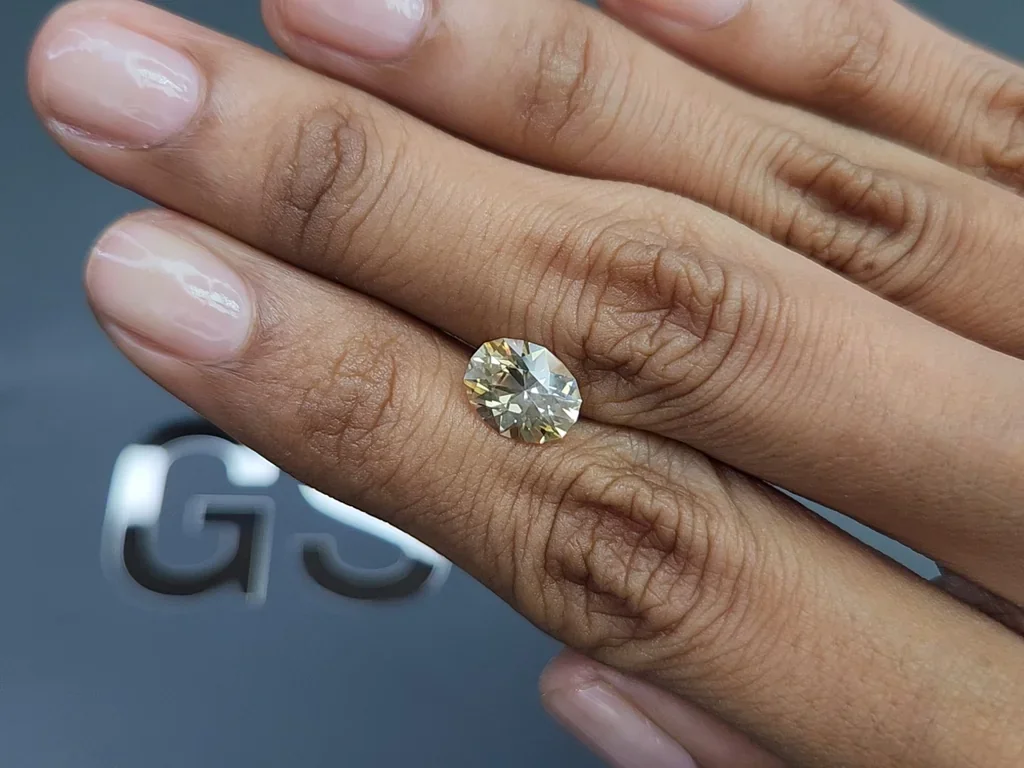 Unheated sapphire Pastel Yellow oval cut  2.45 carats, Sri Lanka Image №2