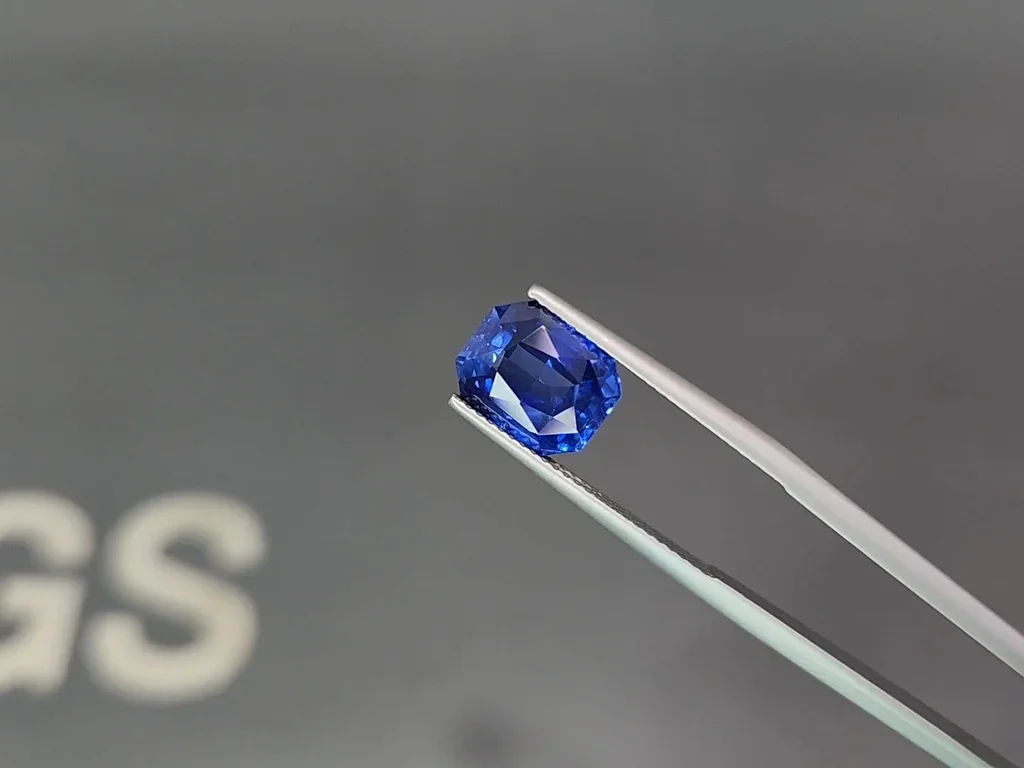 Sapphire Royal Blue octagon cut 5.02, Sri Lanka Image №3