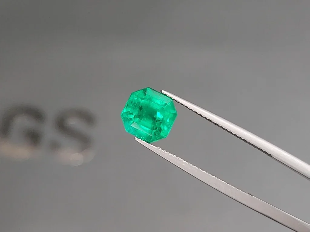 Emerald Intense Green asscher cut 2.78 carats, Columbia Image №3