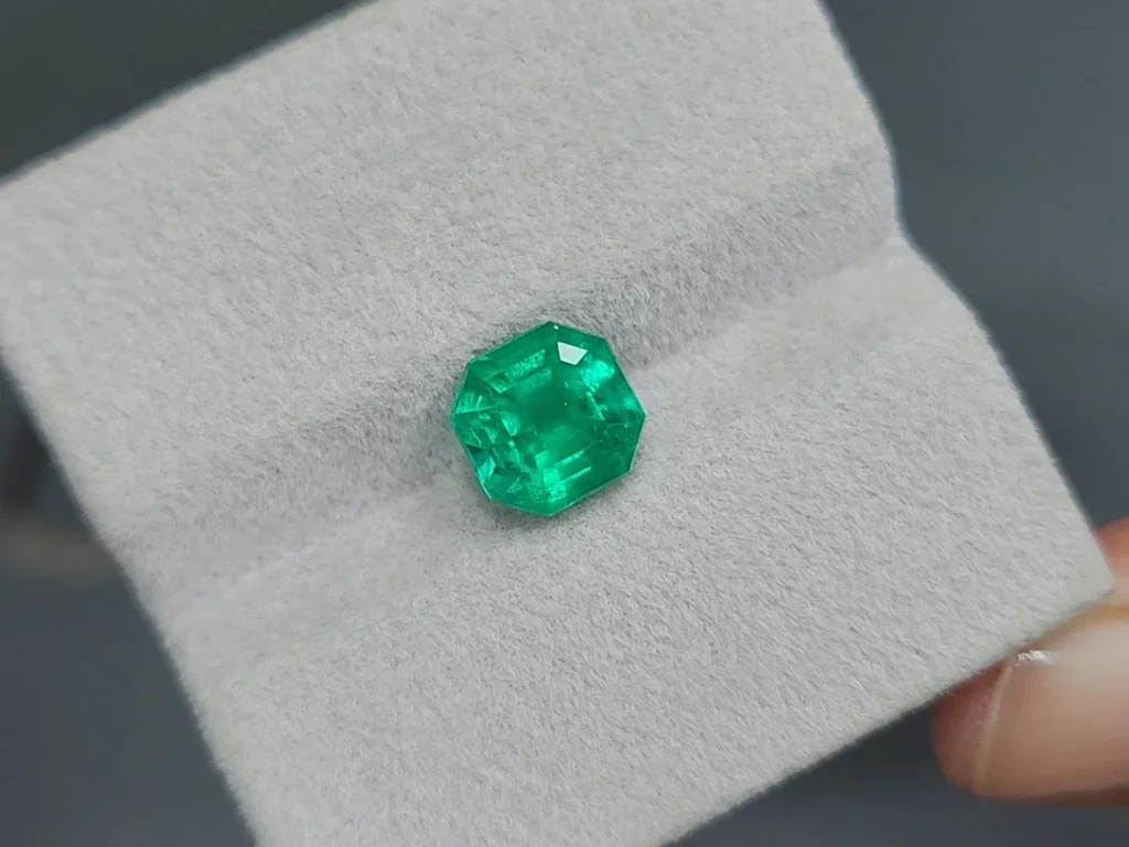 Emerald Intense Green asscher cut 2.78 carats, Columbia Image №4