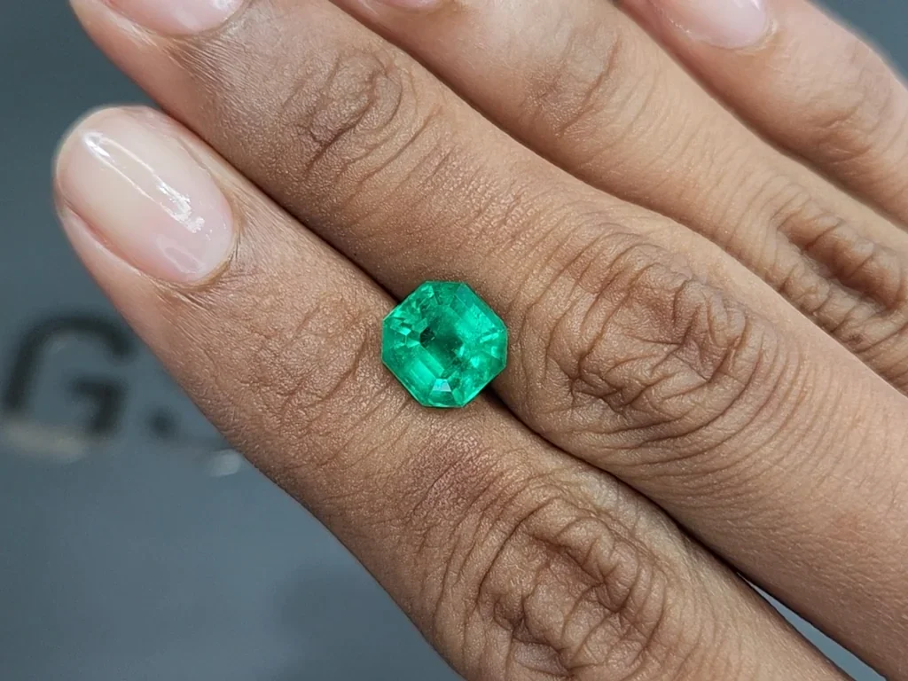 Emerald Intense Green asscher cut 2.78 carats, Columbia Image №2