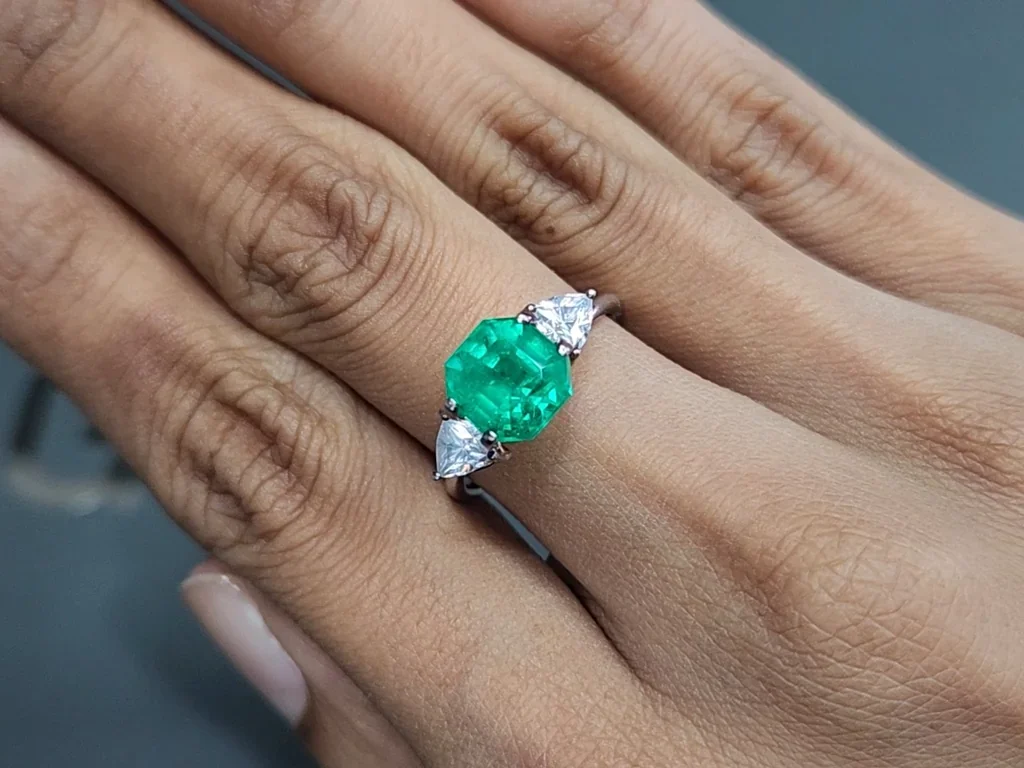 Emerald Intense Green asscher cut 2.78 carats, Columbia Image №5