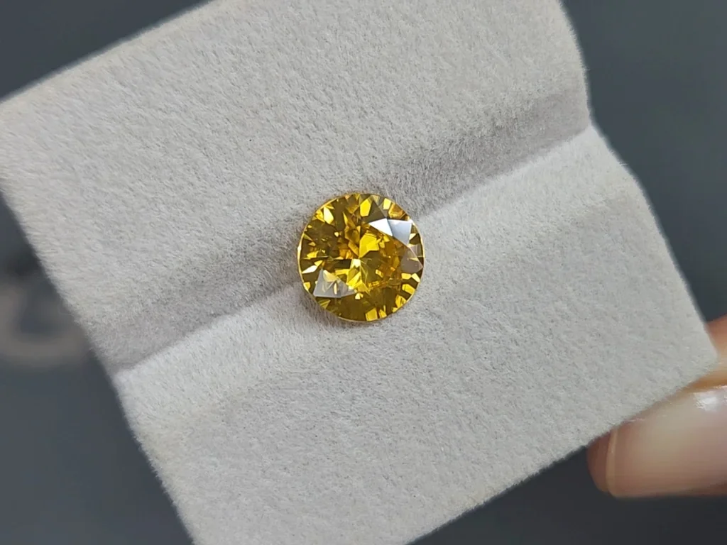 Yellow zircon round cut 3.55 carats, Tanzania Image №4