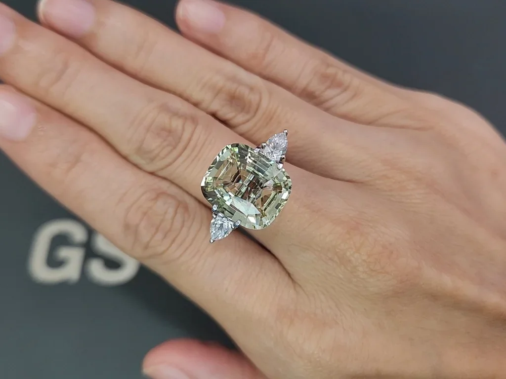 Unheated yellow green sapphire cushion cut 10.14 carats, Sri Lanka Image №5