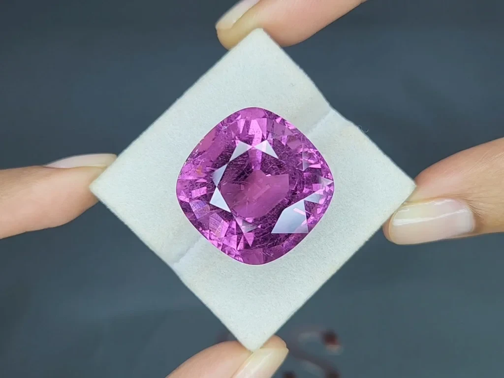 large tourmaline copper cushion cut 64.12 carats, Africa Image №4