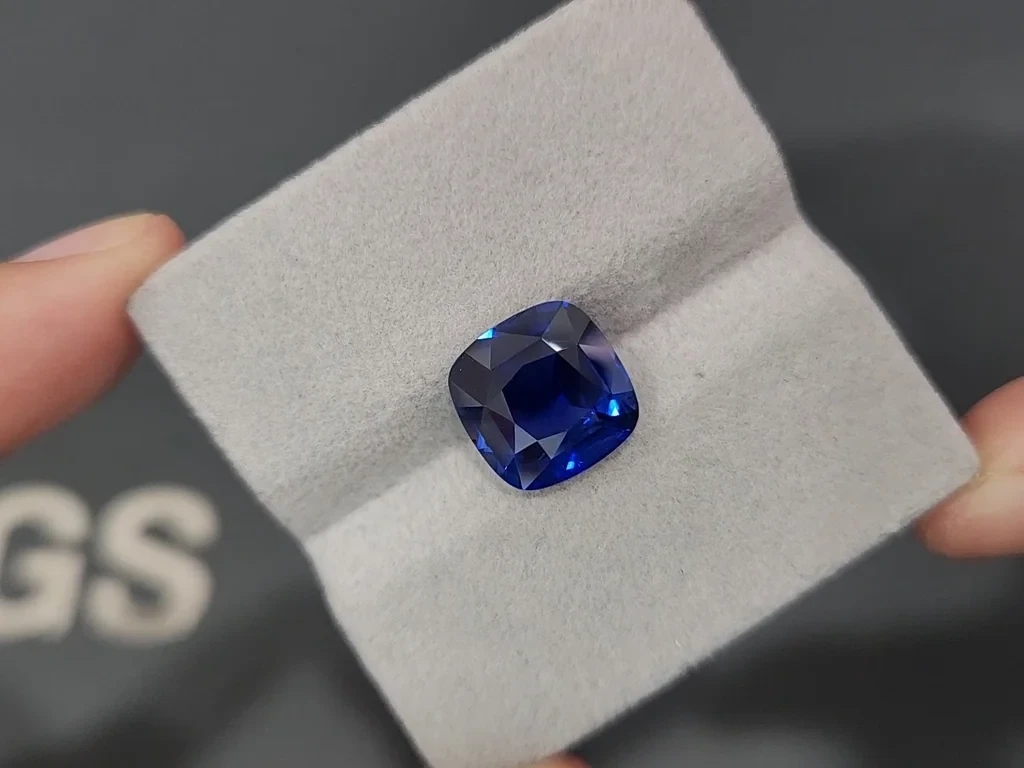 Sapphire Royal Blue cushion cut 6.02 carats, Sri Lanka Image №3