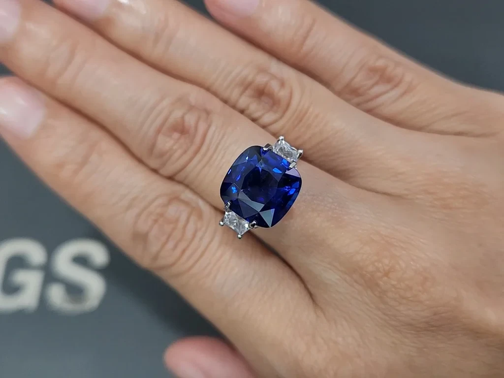 Sapphire Royal Blue cushion cut 6.02 carats, Sri Lanka Image №4