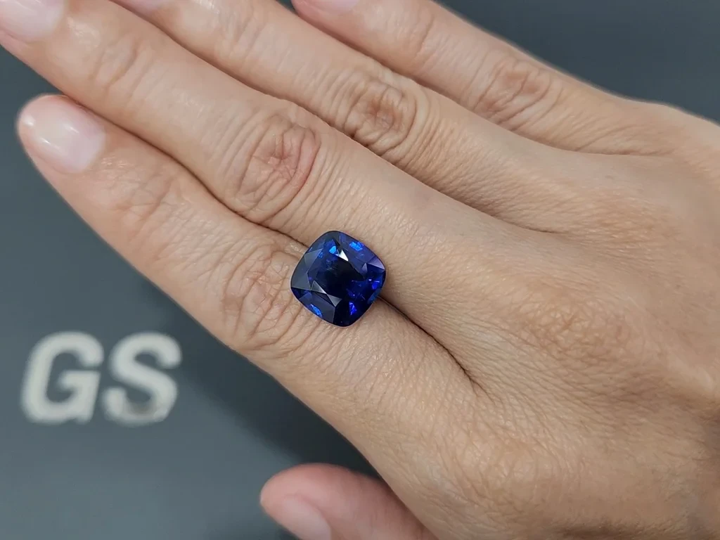Sapphire Royal Blue cushion cut 6.02 carats, Sri Lanka Image №2
