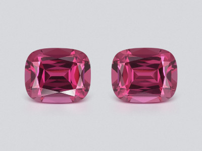 Pair of garnets rhodolite cushion cut 1.70 carats, Madagascar photo