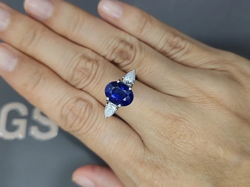 Royal Blue sapphire in oval cut  5.10 carats, Sri Lanka Image №5