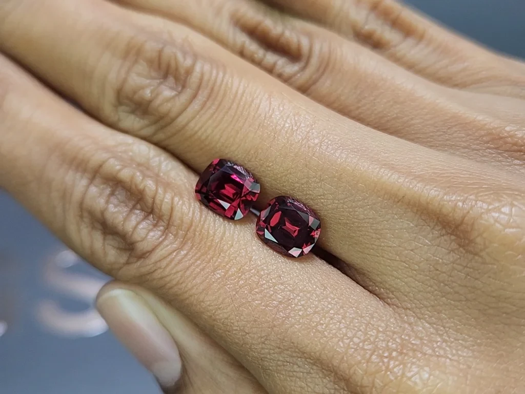 Pair of rhodolite garnets cushion cut 4.53 carats, Madagascar Image №2