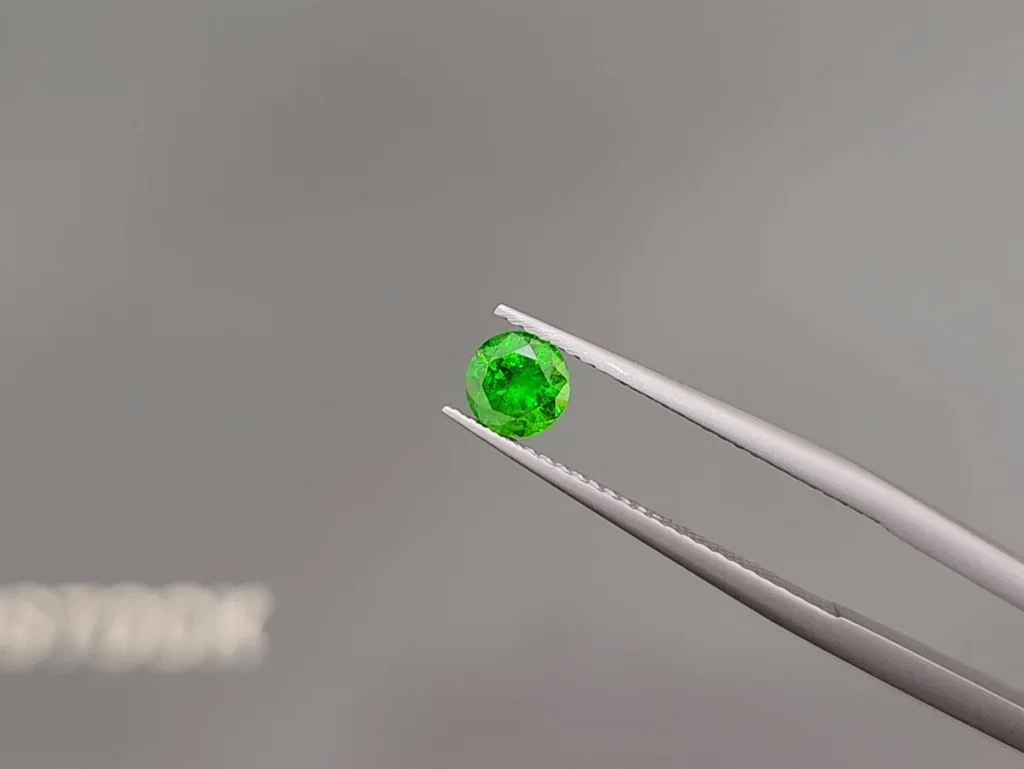 Russian demantoid with horse tail like inclision 0.58 ct Image №3