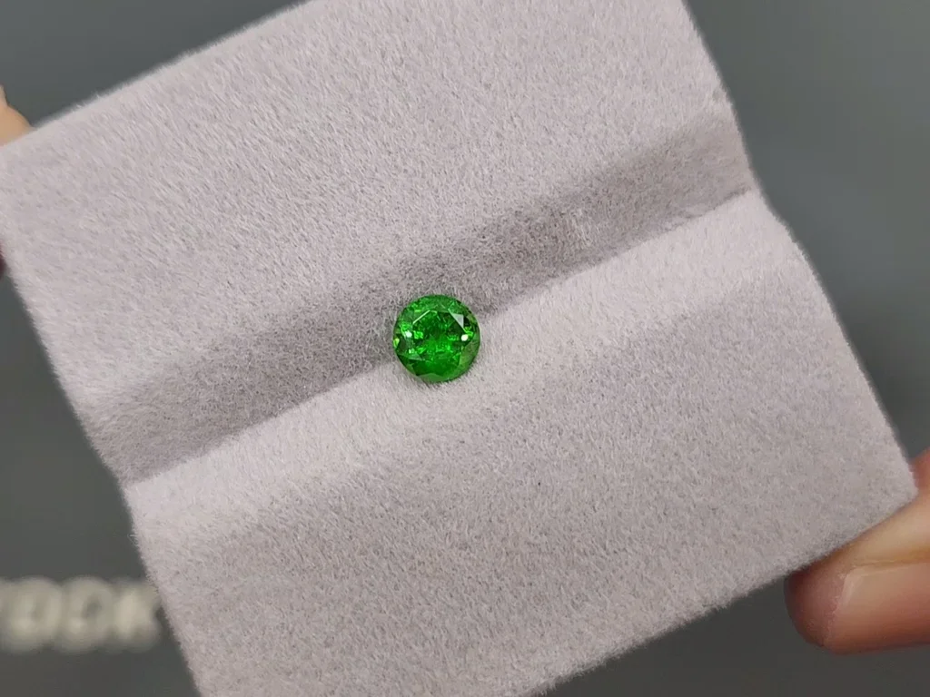 Russian demantoid with horse tail like inclision 0.58 ct Image №4