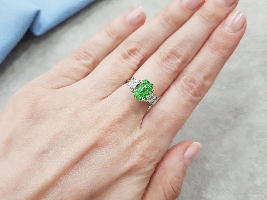 Vibrant green paraiba octagon cut 2.68 ct Image №2