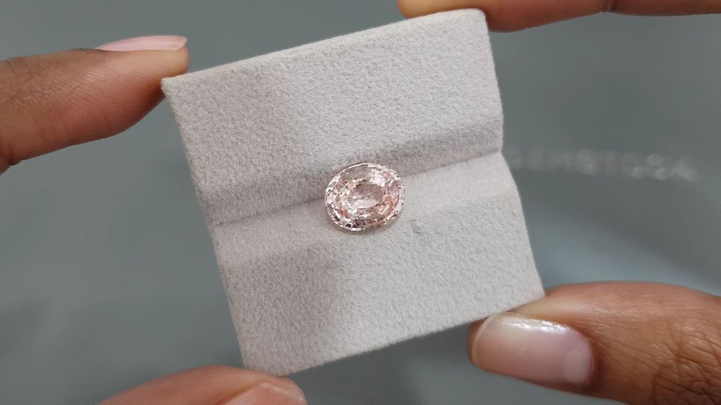 Rare Padparadscha sapphire 4.03 carats in oval cut, Madagascar Image №2
