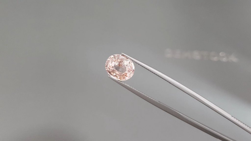 Rare Padparadscha sapphire 4.03 carats in oval cut, Madagascar Image №3