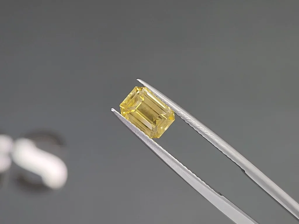 Octagon cut yellow sapphire 1.64 carats, Sri Lanka  Image №3