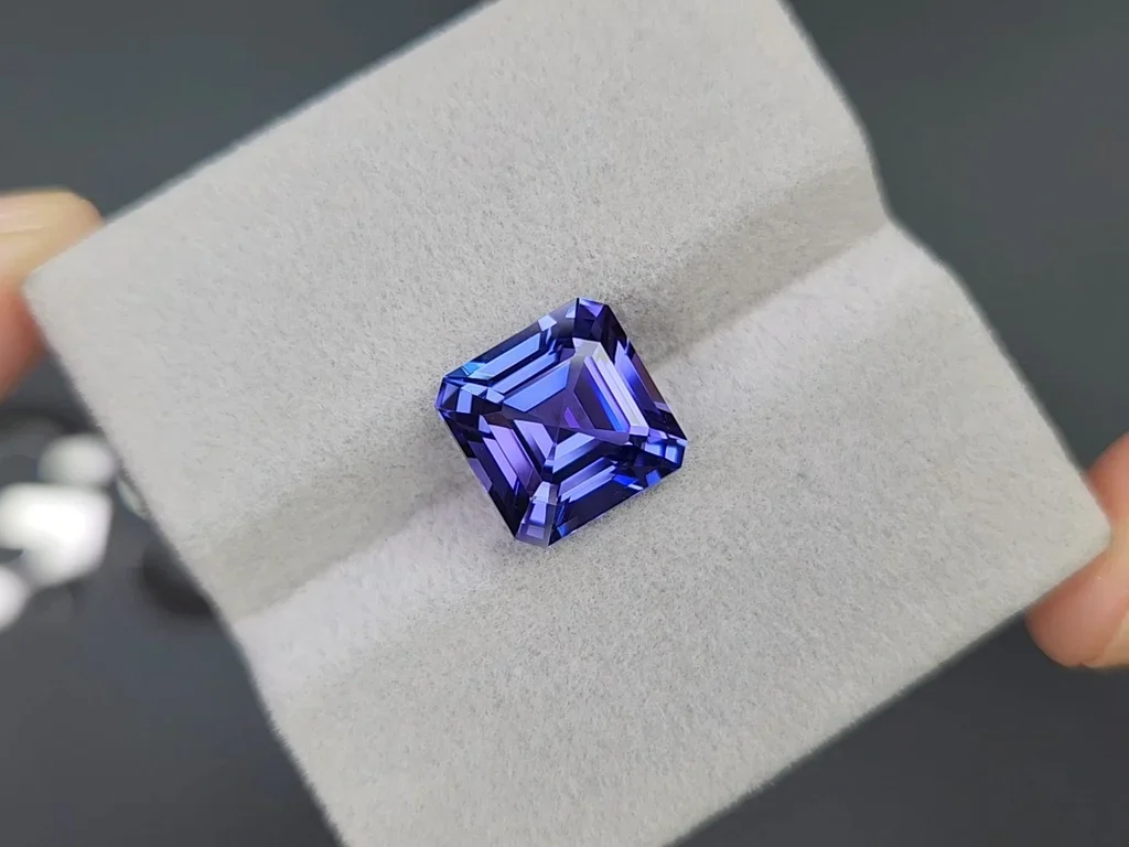Blue tanzanite in asscher cut 5.59 carats, Tanzania Image №4