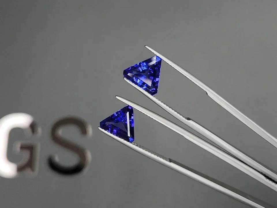 Fancy cut blue tanzanite set 7.86 carats, Tanzania Image №5