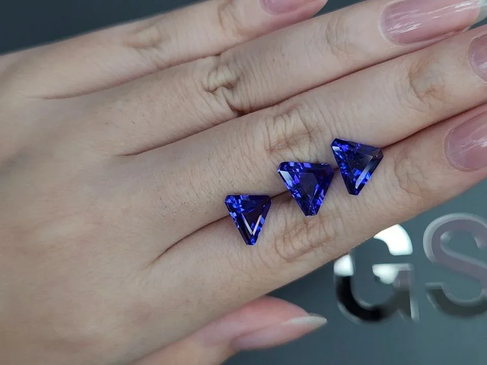 Fancy cut blue tanzanite set 7.86 carats, Tanzania Image №2