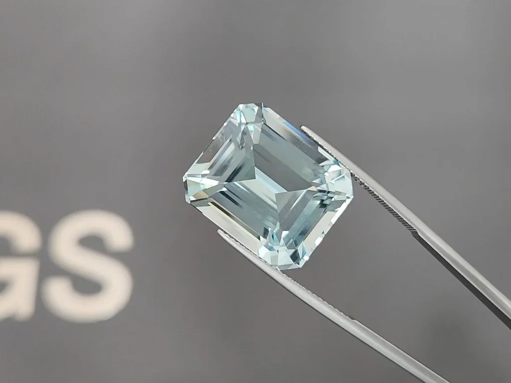 Large blue aquamarine in octagon cut 28.85 carats, Africa Image №3