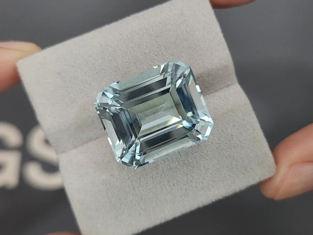 Large blue aquamarine in octagon cut 28.85 carats, Africa Image №4