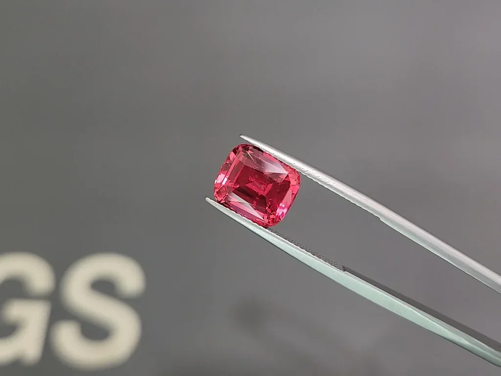 Spinel  Mahenge Vibrant pink red cushion cut 5.94 carats, Tanzania Image №3