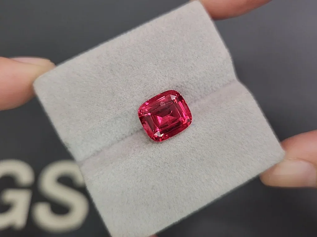 Spinel  Mahenge Vibrant pink red cushion cut 5.94 carats, Tanzania Image №4