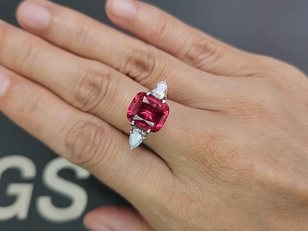 Spinel  Mahenge Vibrant pink red cushion cut 5.94 carats, Tanzania Image №5