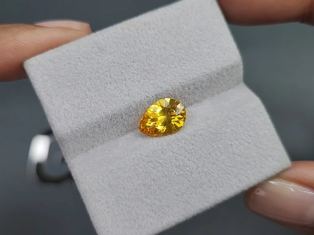 Unheated sapphire Golden Yellow pear cut 2.30 carats, Sri Lanka Image №4