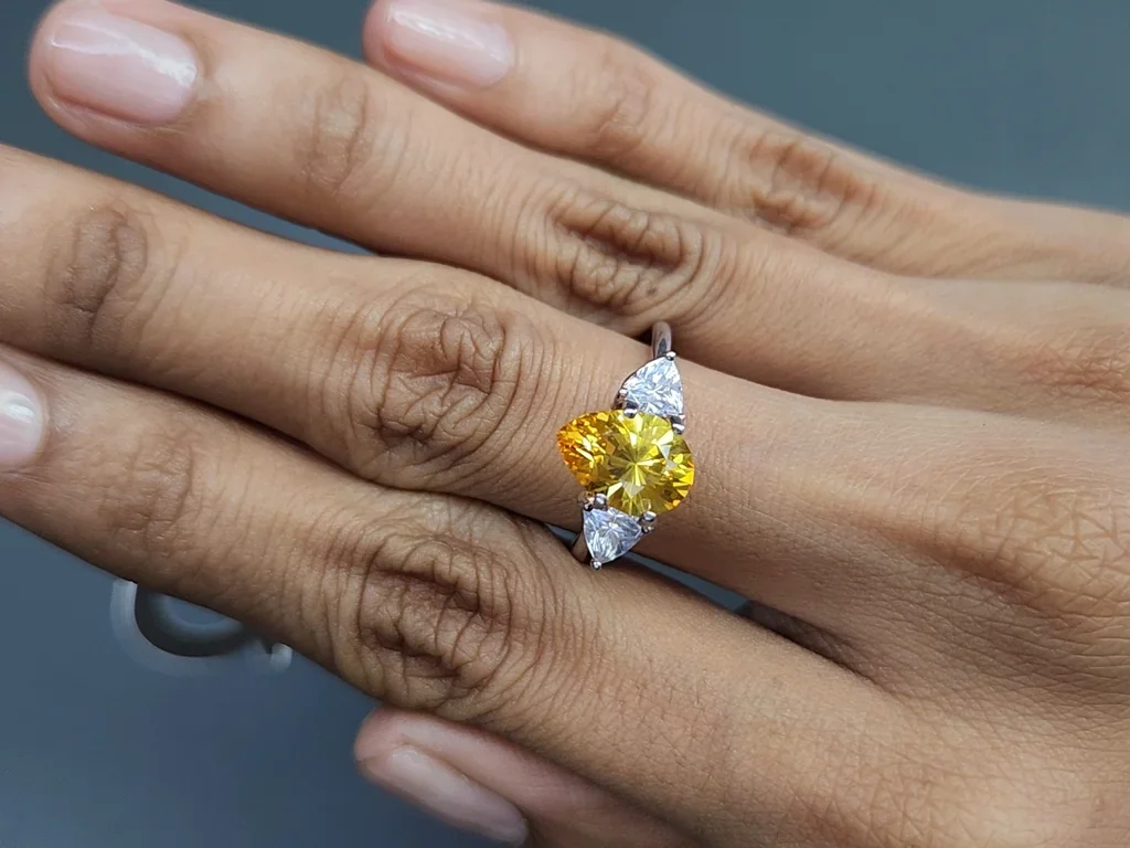 Unheated sapphire Golden Yellow pear cut 2.30 carats, Sri Lanka Image №5