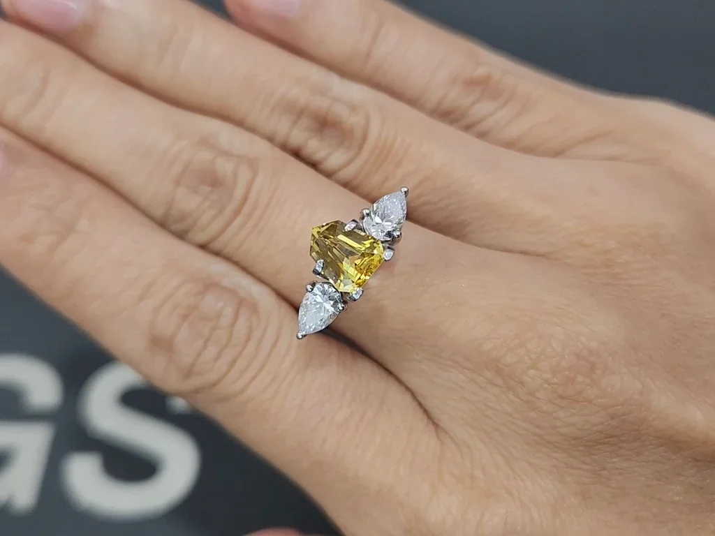 Sapphire Vivid Yellow fancy cut 1.58 carats, Sri Lanka  Image №5