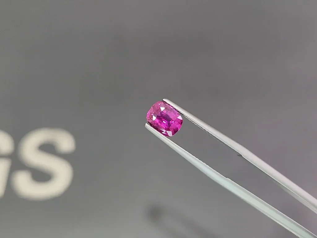 Unheated pink sapphire cushion cut 1.52 carats, Madagascar Image №3