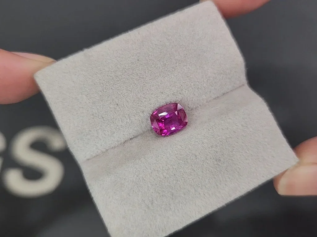 Unheated pink sapphire cushion cut 1.52 carats, Madagascar Image №4