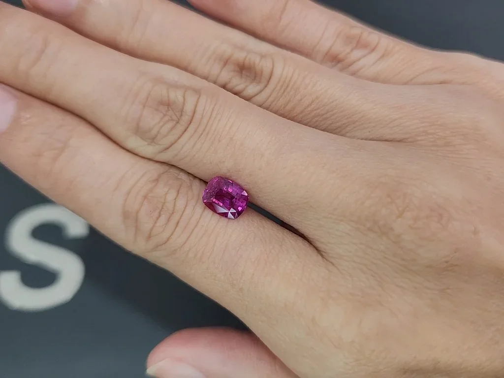 Unheated pink sapphire cushion cut 1.52 carats, Madagascar Image №2