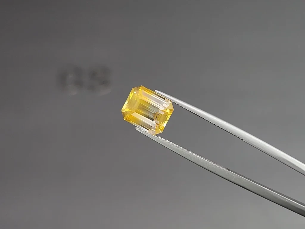 Sapphire Bi-color octagon cut 4.03 carats, Sri Lanka Image №3