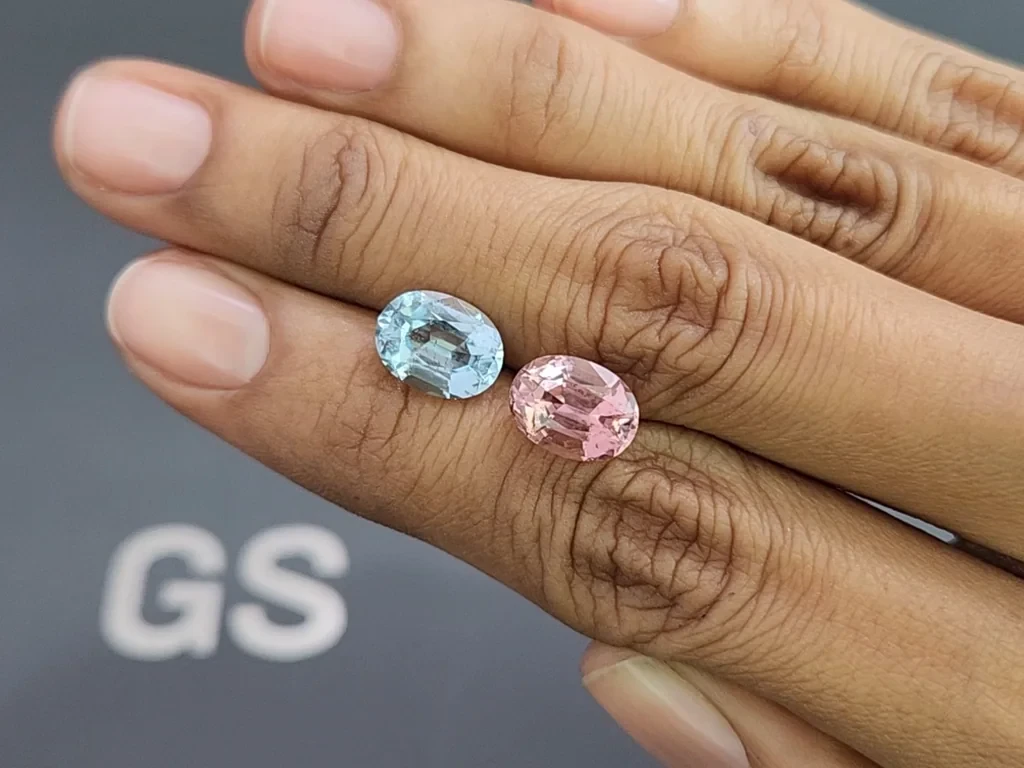 Contrasting pair of aquamarine and tourmaline oval cut 5.47 carats, Mozambique, Nigeria Image №2