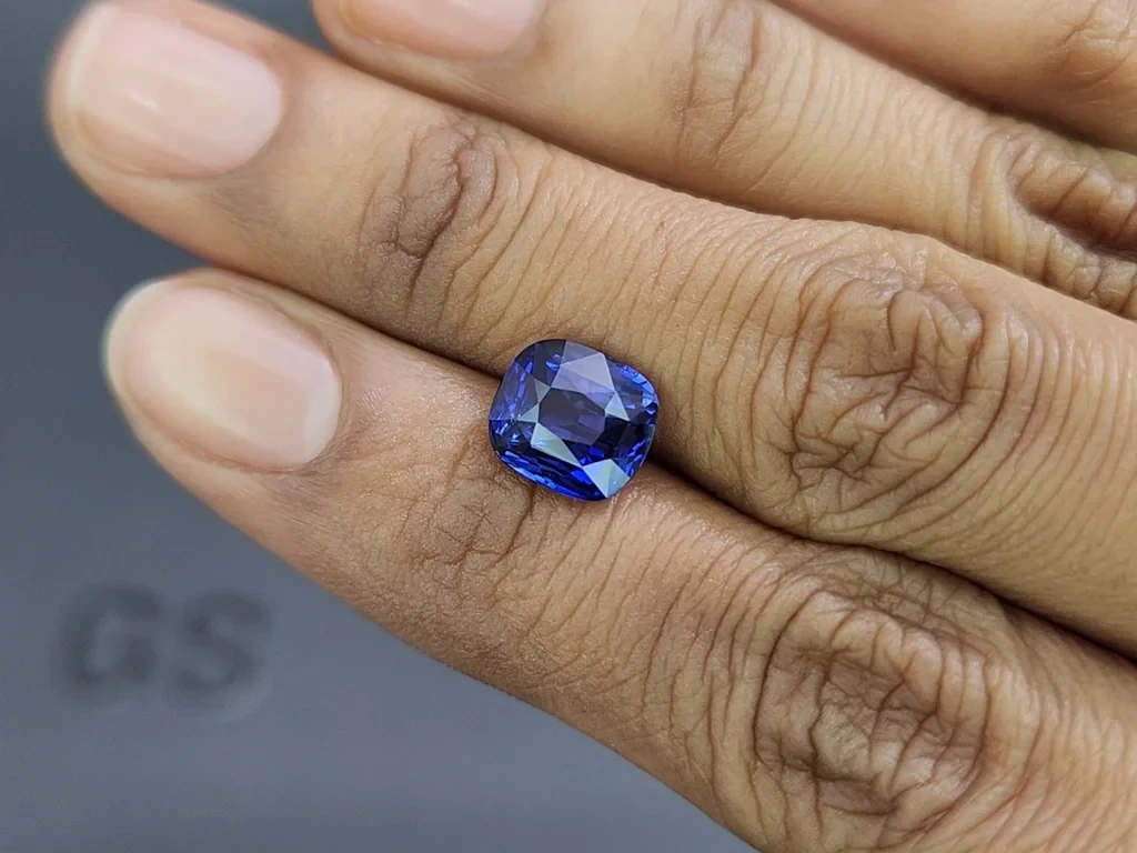 Sapphire Royal Blue cushion cut 4.05 carats, Sri Lanka  Image №2