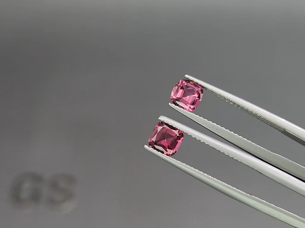 Pair of garnets rhodolite cushion cut 1.82 carats, Madagascar Image №3
