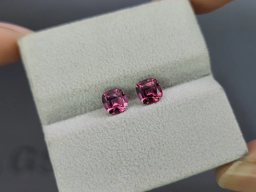 Pair of garnets rhodolite cushion cut 1.82 carats, Madagascar Image №4