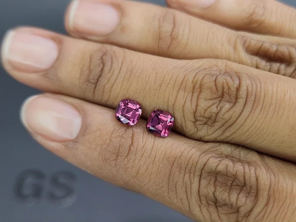 Pair of garnets rhodolite cushion cut 1.82 carats, Madagascar Image №2