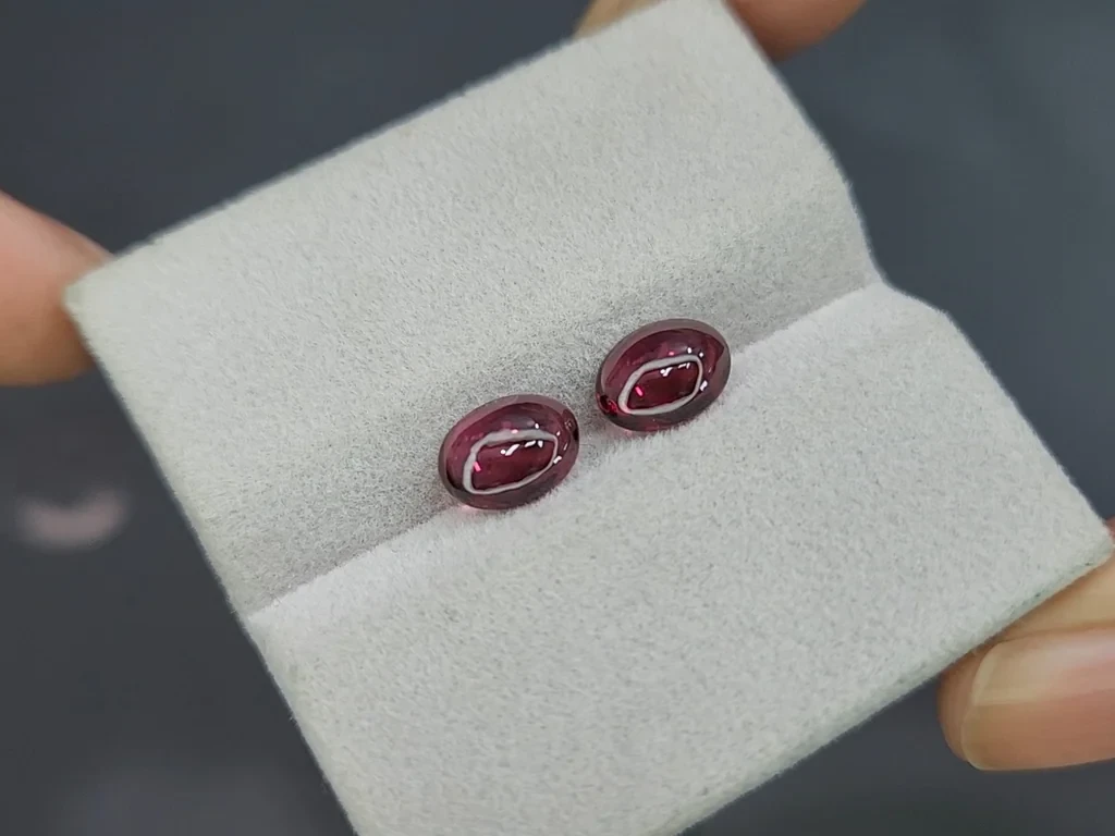 Pair of rhodolite garnets cabochon cut 3.18 carats, Madagascar Image №4