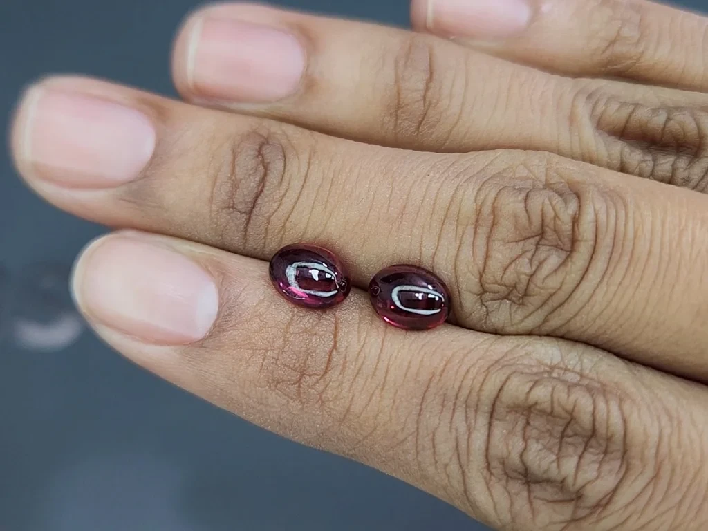 Pair of rhodolite garnets cabochon cut 3.18 carats, Madagascar Image №2