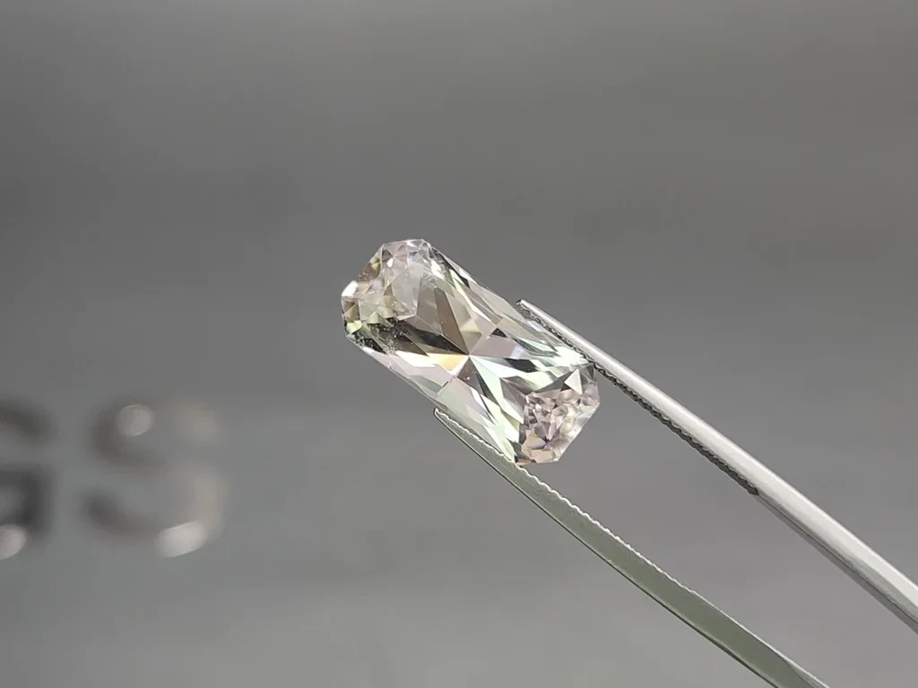 Kunzite light green radiant cut 8.88 carats, Pakistan Image №3