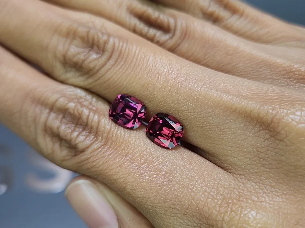 Pair of rhodolite garnets cushion cut 4.28 carats, Madagascar Image №2