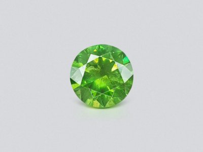 Sparkling russian demantoid with horse tail like inclusion 2.63 ct photo