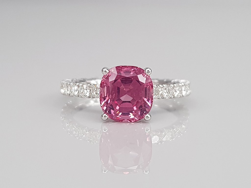 Ring with Pamir pink spinel 2.61 ct and diamonds in 18K white gold Image №1